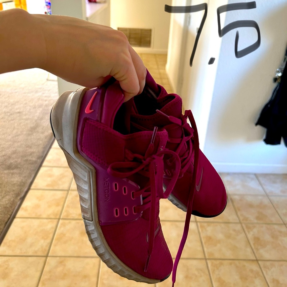 Nike tennis shoes